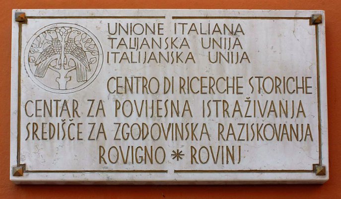 32.Vstupní cedule italské komunity v Rovinj